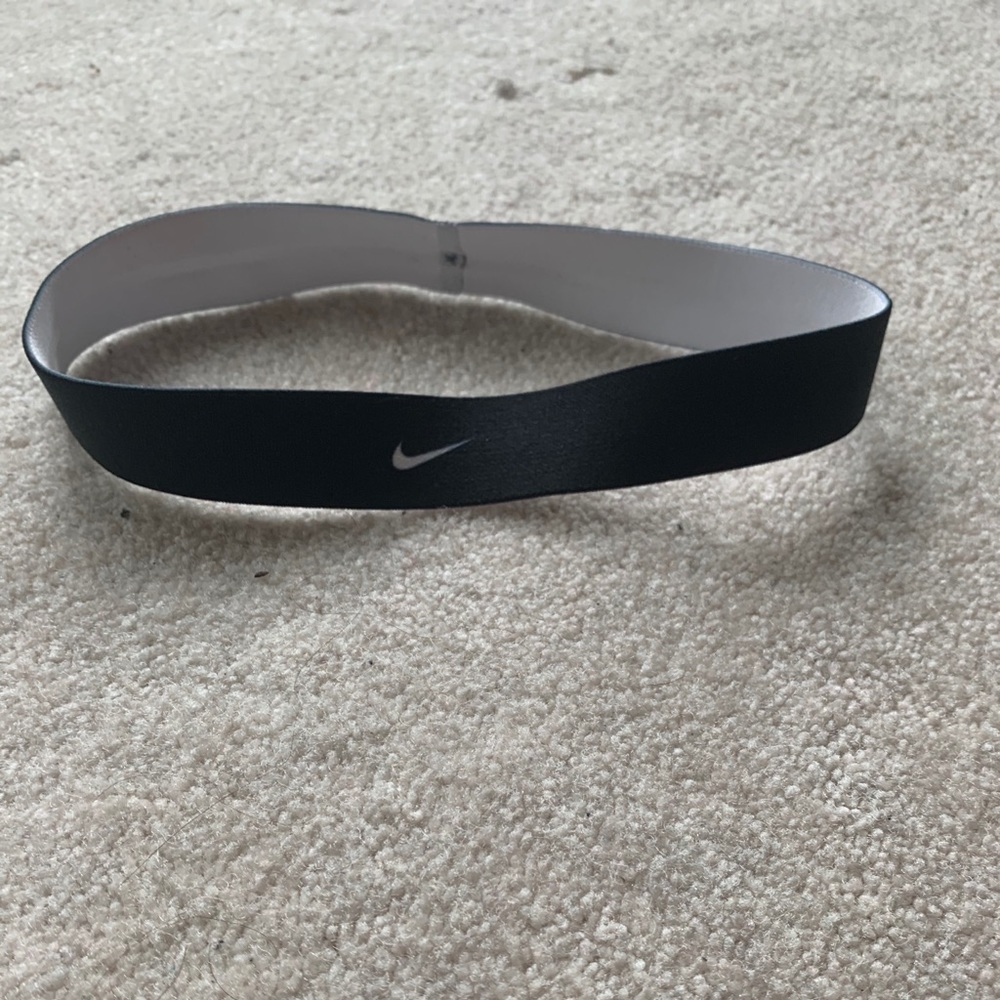 Nike black headband